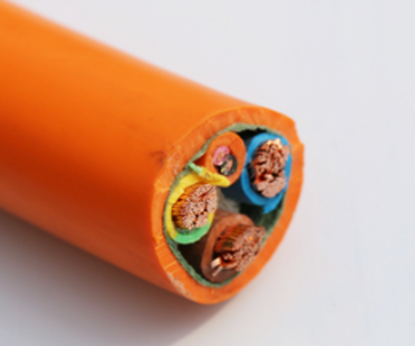 Номинальное напряжение 1kV и кабеля для зарядки сваек в вертикальном потоке ниже